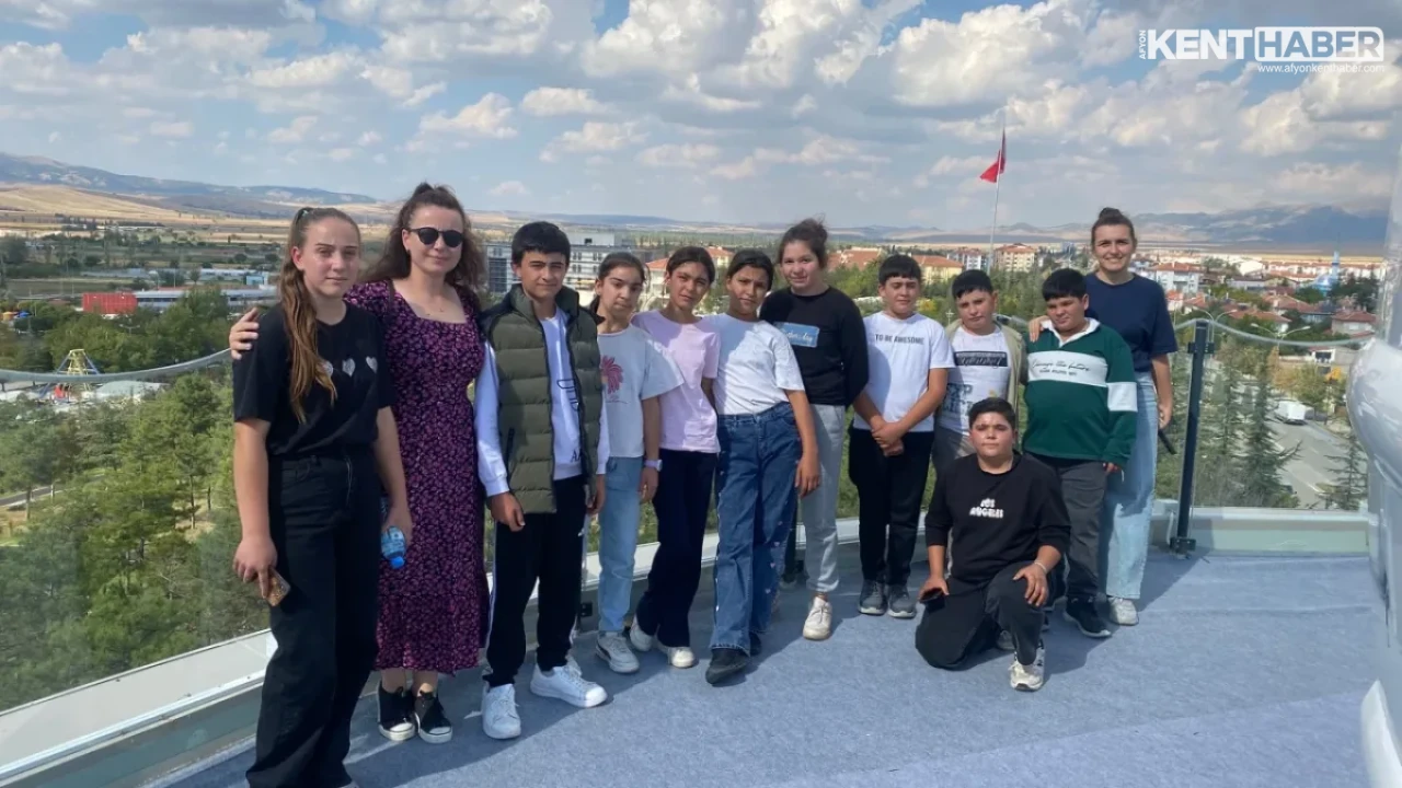 Bolvadin Özdemir Bayraktar Horan Bilimevi Öğrencileri Ağırlıyor