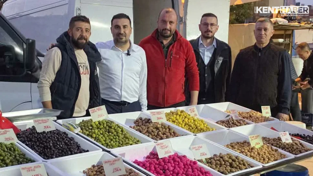 AK Parti Afyonkarahisar İl Başkanı Dr. Özgür Kavak Ataköy Semt Pazarı'nda Esnafın Nabzını Tuttu - Detay Görsel 1