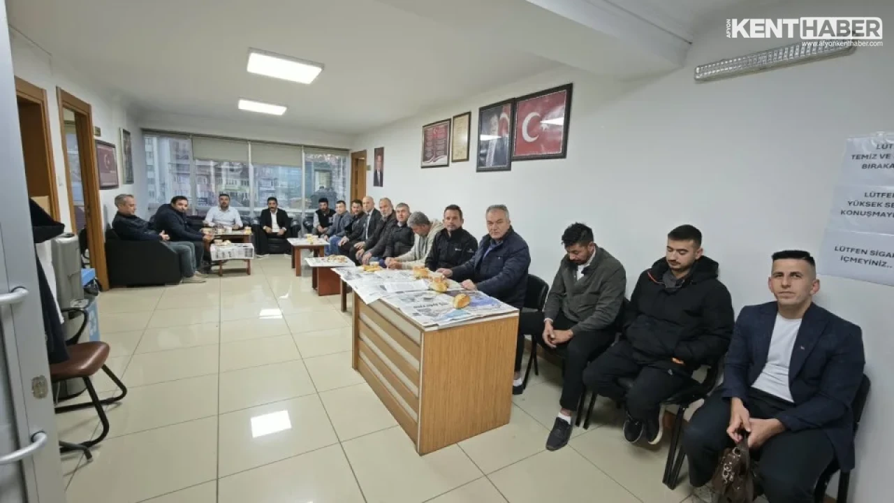 AK Parti Afyonkarahisar İl Başkanı Özgür Kavak Vatandaşlarla Bir Araya Gelerek Talepleri Dinledi - Detay Görsel 1