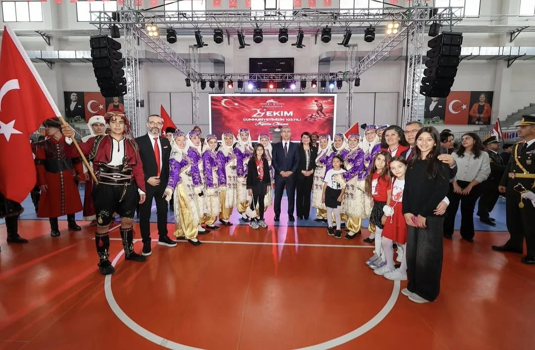 Afyonkarahisar'da Cumhuriyetimizin 103. Yıl Dönümü Coşkuyla Kutlandı - Detay Görsel 1