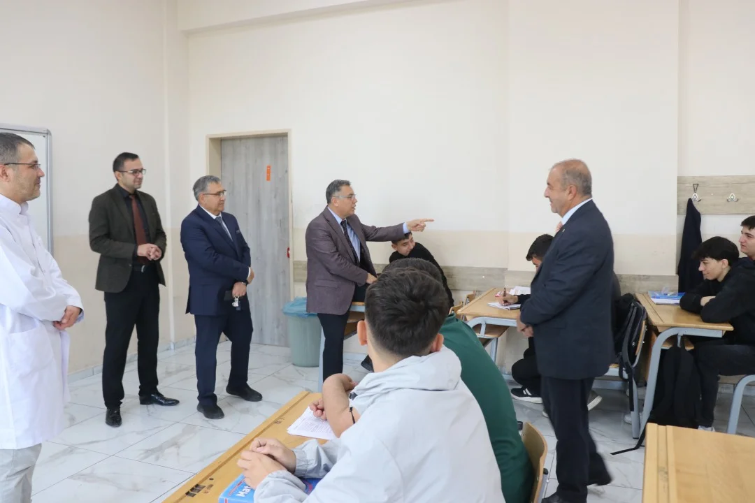 İl Milli Eğitim Müdürü İsmail Altınkaynak Anadolu İmam Hatip Lisesi’ni Ziyaret Etti