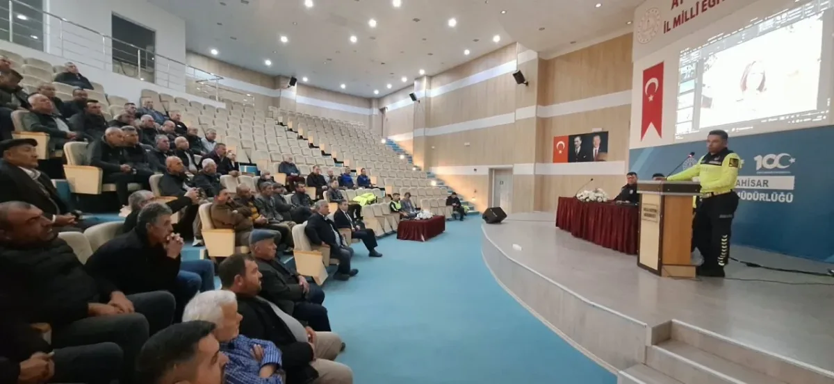 Afyonkarahisar'da Okul Servislerine Yönelik Kapsamlı Trafik Güvenliği Toplantısı Düzenlendi - Detay Görsel 3
