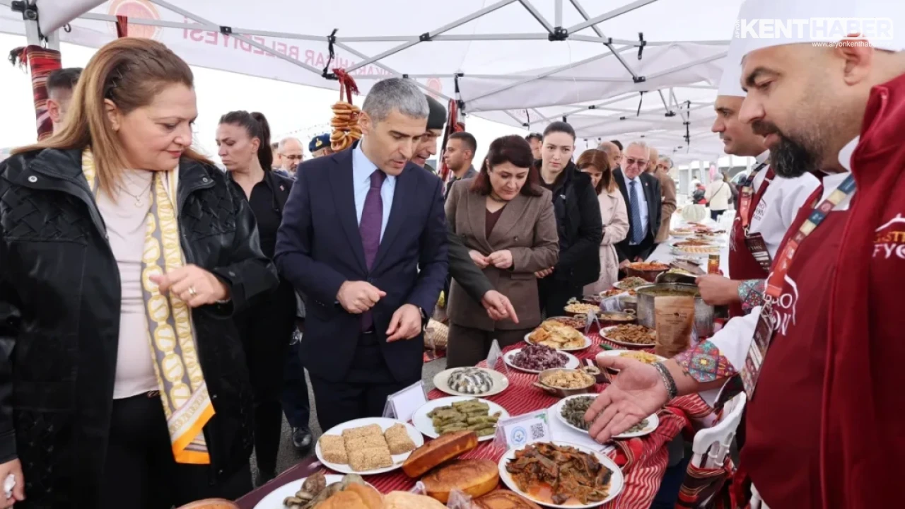 Afyonkarahisar Valisi Dr. Naci Aktaş 8. Gastro Afyon Festivali'nde Anadolu Sofrası'nı Ziyaret Etti - Detay Görsel 1