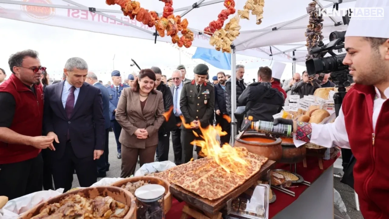 Afyonkarahisar Valisi Dr. Naci Aktaş 8. Gastro Afyon Festivali'nde Anadolu Sofrası'nı Ziyaret Etti - Detay Görsel 3