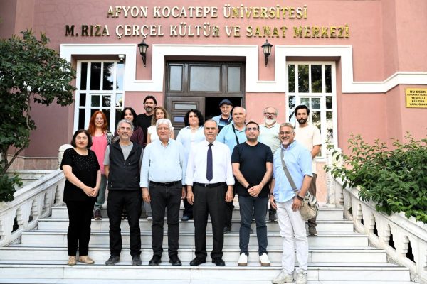 AKÜ Yüksek Lisans Mezunlarının Karma Sergisi Açıldı