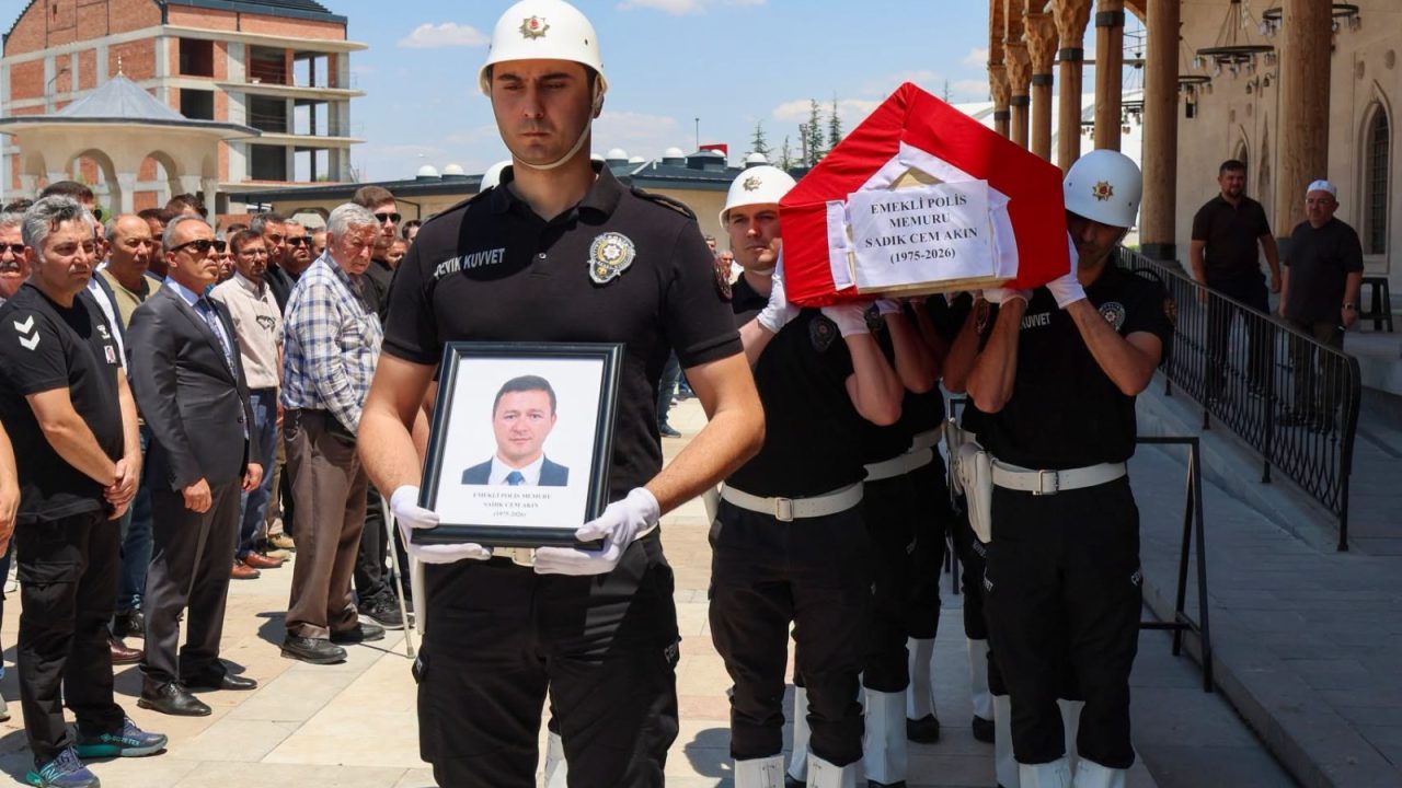 Vali Aktaş, Akın'ın Cenaze Namazına Katıldı