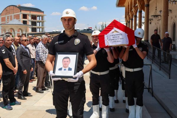 Vali Aktaş, Akın'ın Cenaze Namazına Katıldı