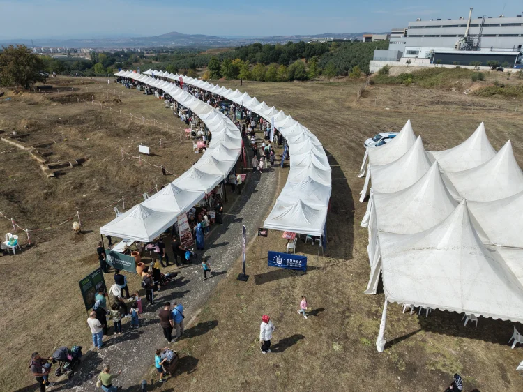 Bursa Arkeofest'e Büyük İlgİ: Tarih Severler Aktopraklık Höyük'te Buluştu - Detay Görsel 1
