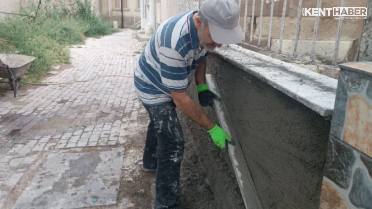 Bolvadin’de Cami İmamı Cübbeyi Çıkarıp Mala Kuşandı, Şadırvanı Kendi Onardı
