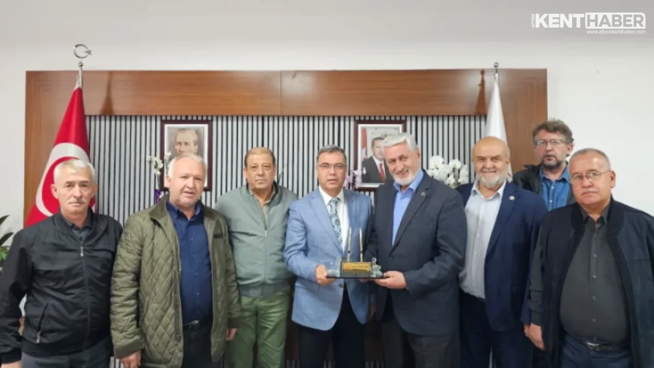 Eskişehir’de Milli Eğitim Müdürü İsmail Altınkaynak’a Ziyapaşa Kur’an Kursu Heyetinden Anlamlı Kabul
