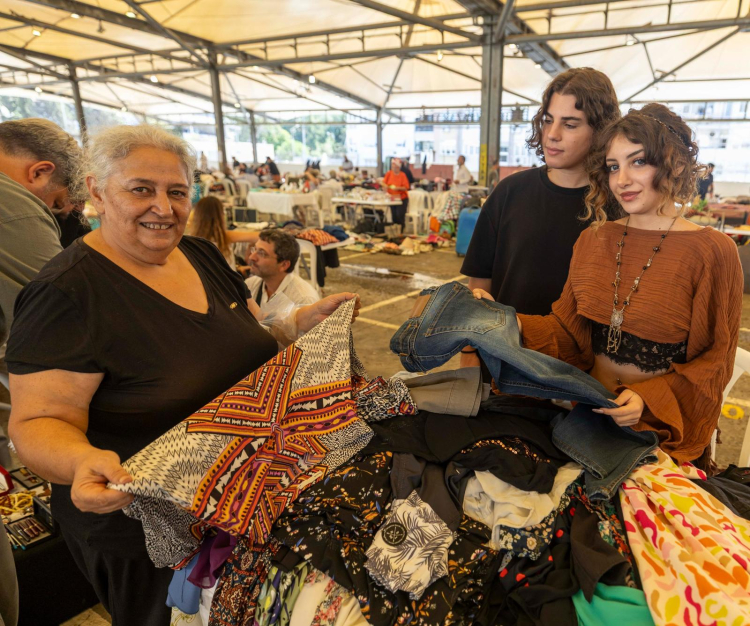 İzmir Büyükşehir Belediyesi İkinci El Pazarı Projesi Birinci Yılını Gururla Tamamladı - Detay Görsel 2