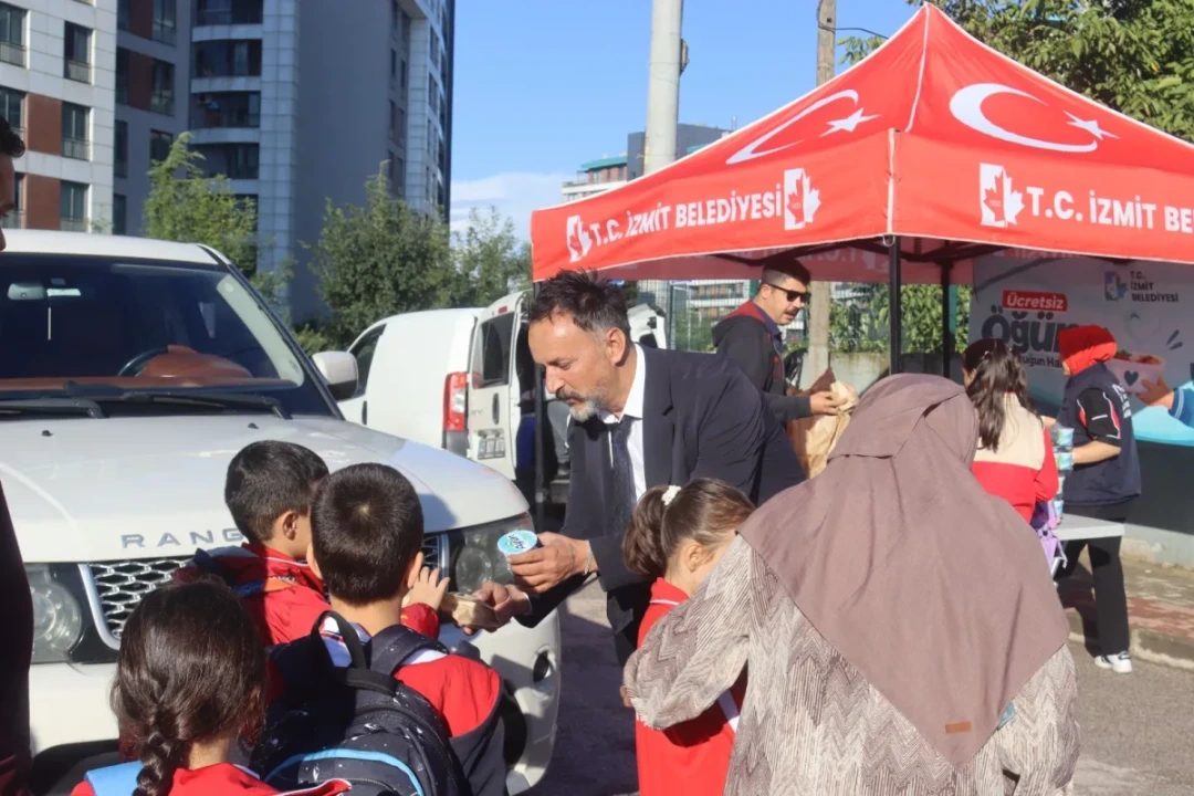 İzmit Belediyesi’nden Öğrencilere Destek: Beslenme Saati Projesi Hız Kesmeden Sürüyor