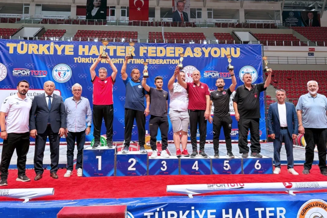 Konya Karatay Belediyespor Halter Takımı Türkiye Şampiyonası’nda Madalyaları Topladı