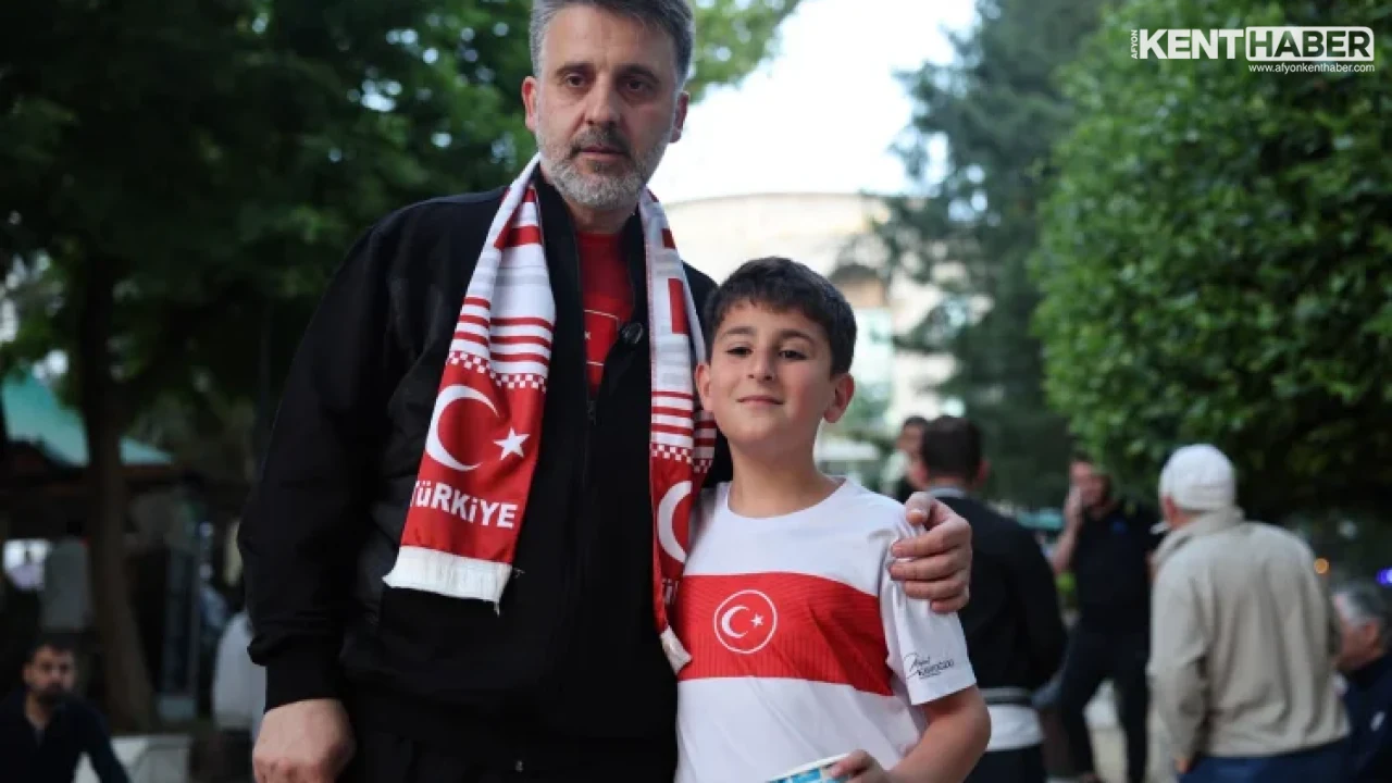 Bursa’da Milli Heyecan Dorukta: İtalya Maçı İçin Dev Ekranlar Kuruluyor - Detay Görsel 1