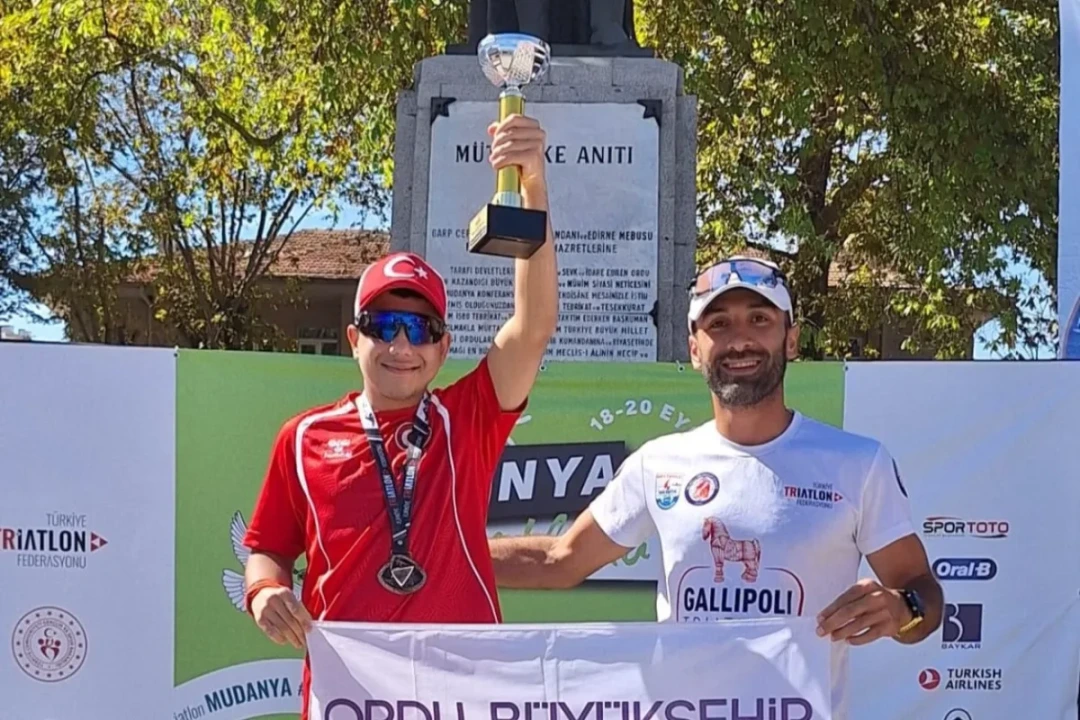 Ordu Büyükşehir Belediyesporlu Yusuf Efe Gündüz Triatlon Şampiyonu Oldu