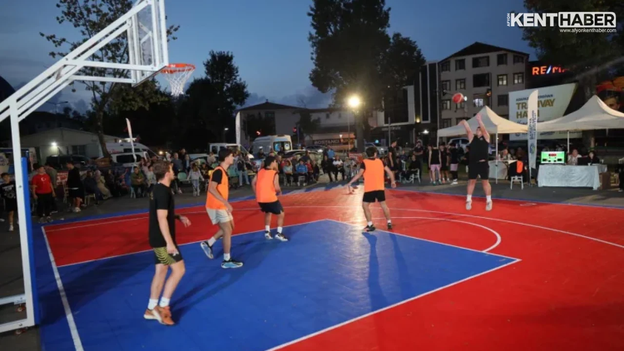 Sakarya'da Dev Basketbol Şöleni: 3x3 Sokak Turnuvası Heyecanı Aziz Duran Parkı'nda Yaşandı - Detay Görsel 1