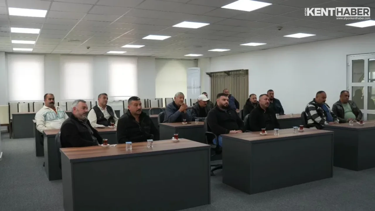 Bolvadin Belediye Başkanı Derviş Aynacı Temizlik Ekipleriyle İstişare ve Koordinasyon Toplantısında Bir Araya Geldi - Detay Görsel 1