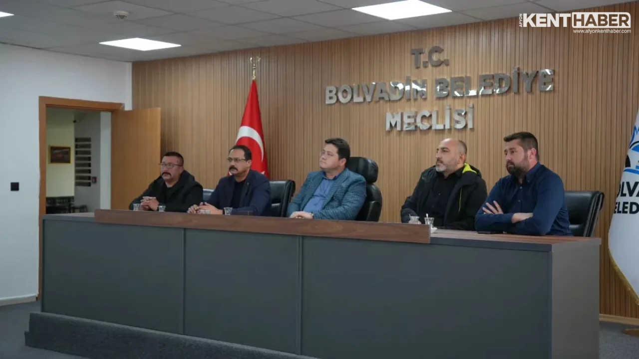 Bolvadin Belediye Başkanı Derviş Aynacı Temizlik Ekipleriyle İstişare ve Koordinasyon Toplantısında Bir Araya Geldi - Detay Görsel 3