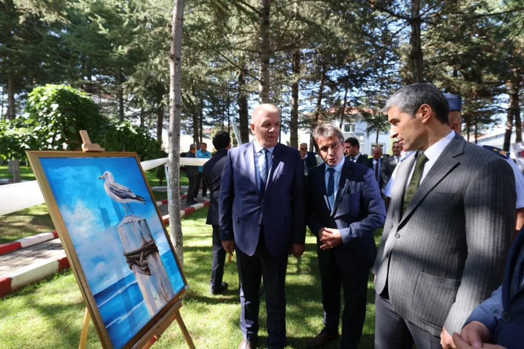 Afyonkarahisar Valisi Dr. Naci Aktaş'tan Dijital Adımlarla Özgürlük Sergisine Ziyaret - Detay Görsel 1