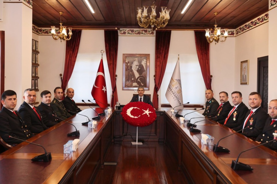 Afyonkarahisar Valisi Dr. Naci Aktaş Şehit Yakınları ve Gazilerle Bir Araya Geldi - Detay Görsel 1