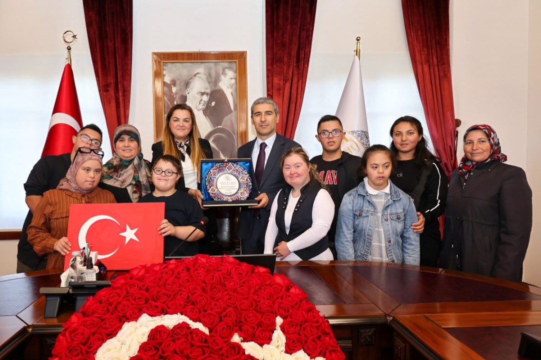 Afyonkarahisar Valisi Dr. Naci Aktaş'a Sivil Toplum Kuruluşlarından Anlamlı Ziyaret - Detay Görsel 1