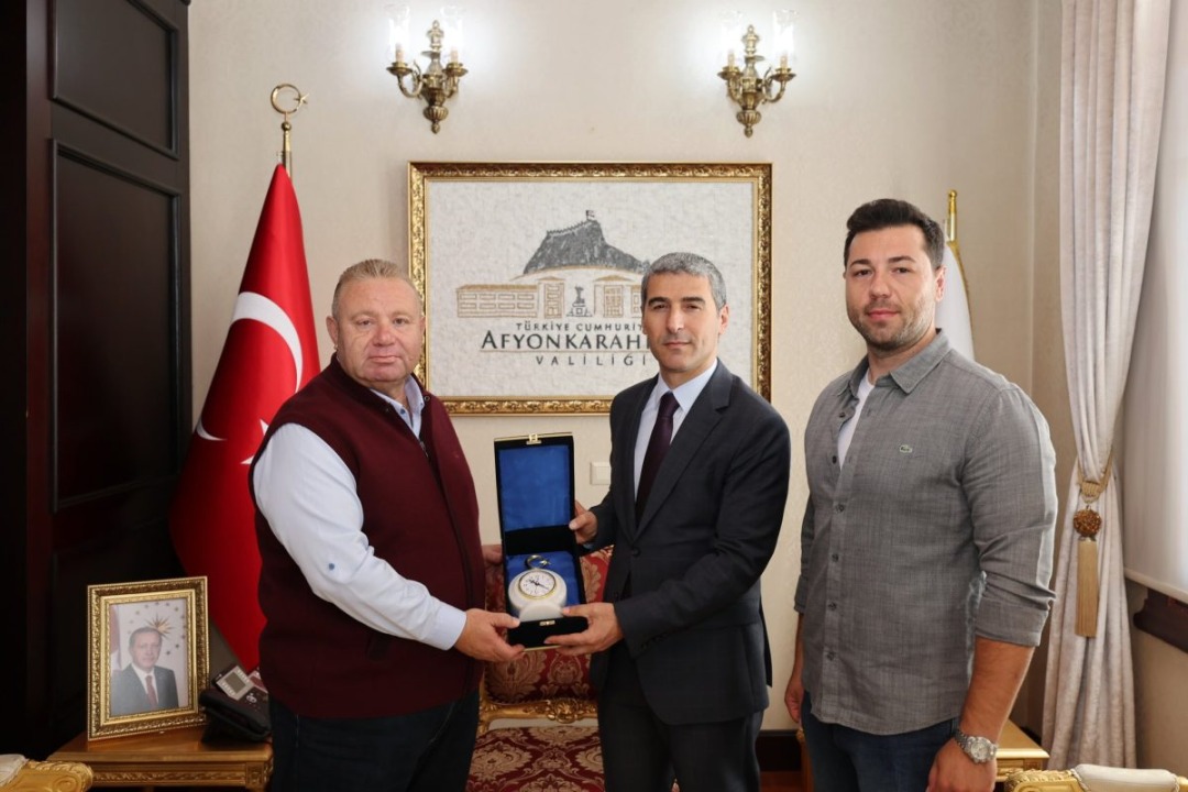 Afyonkarahisar Valisi Dr. Naci Aktaş'a İş İnsanları ve Vakıf Başkanından Makam Ziyareti - Detay Görsel 1