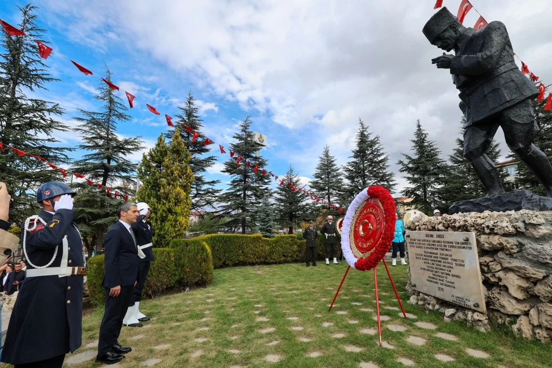 Afyonkarahisar'da 29 Ekim Coşkusu: Kocatepe Parkı'nda Çelenk Sunma Töreni gerçekleştirilecek - Detay Görsel 2