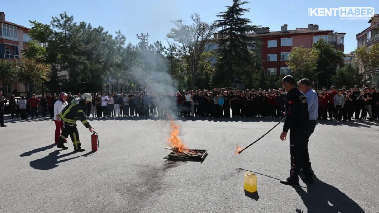 Afyonkarahisar Belediyesi’nden İlköğretim Okullarında Kapsamlı Afet ve Yangın Eğitimi