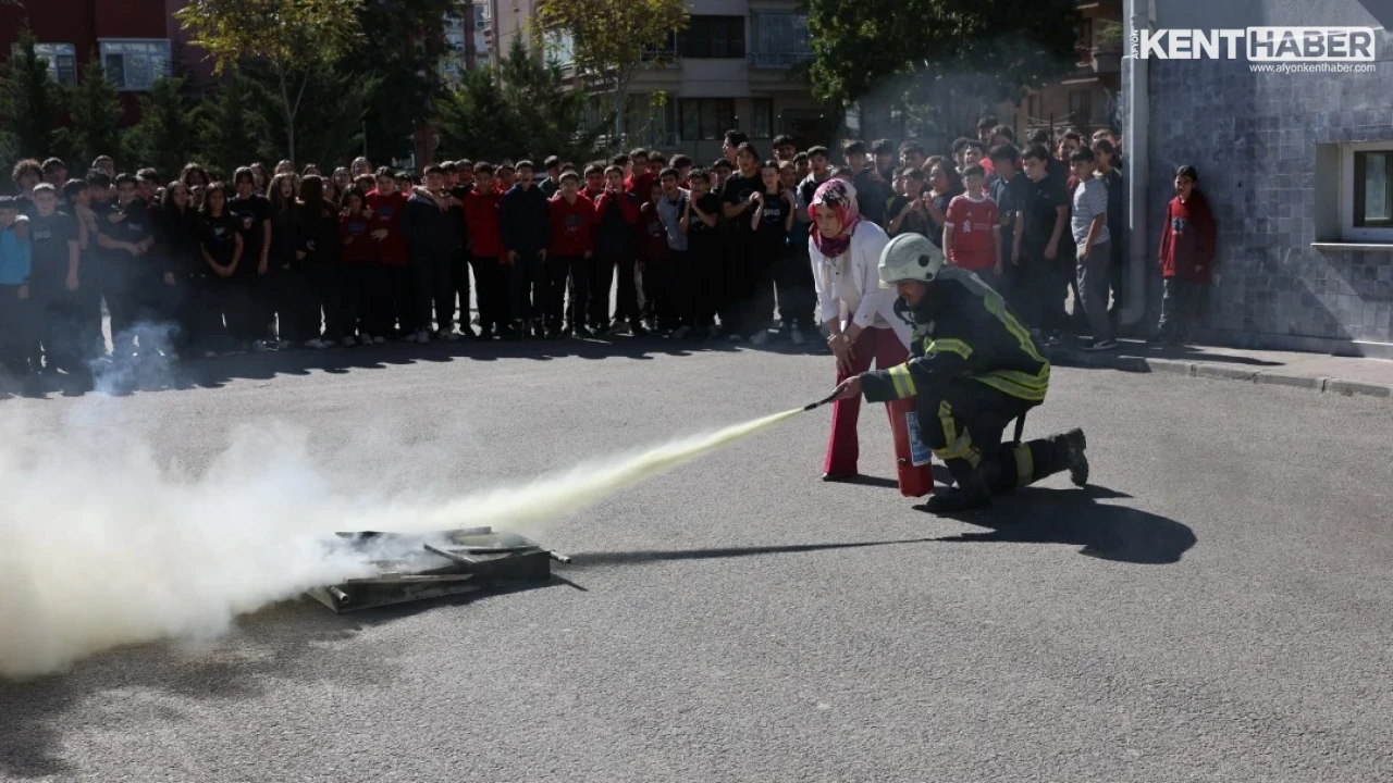 Afyonkarahisar Belediyesi'nden İlköğretim Okullarında Kapsamlı Afet ve Yangın Eğitimi - Detay Görsel 2