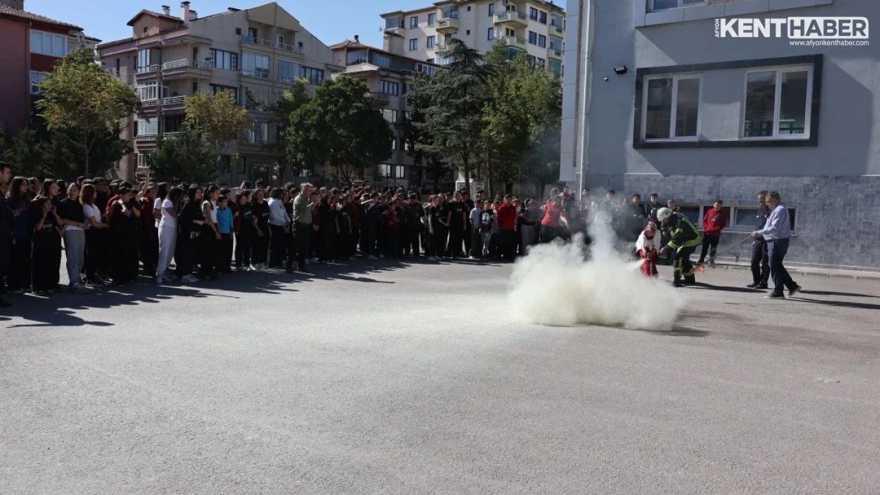 Afyonkarahisar Belediyesi'nden İlköğretim Okullarında Kapsamlı Afet ve Yangın Eğitimi - Detay Görsel 3