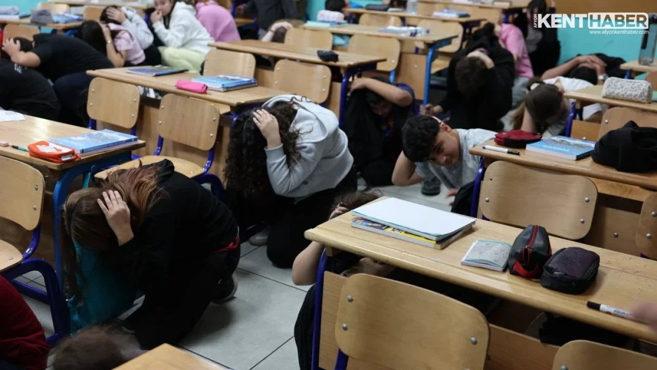 Afyonkarahisar Belediyesi'nden İlköğretim Okullarında Kapsamlı Afet ve Yangın Eğitimi - Detay Görsel 4