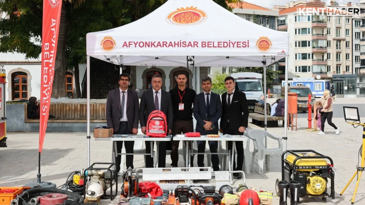 Afyonkarahisar Belediyesinden Zafer Meydanında Afet Farkındalık Standı - Detay Görsel 2