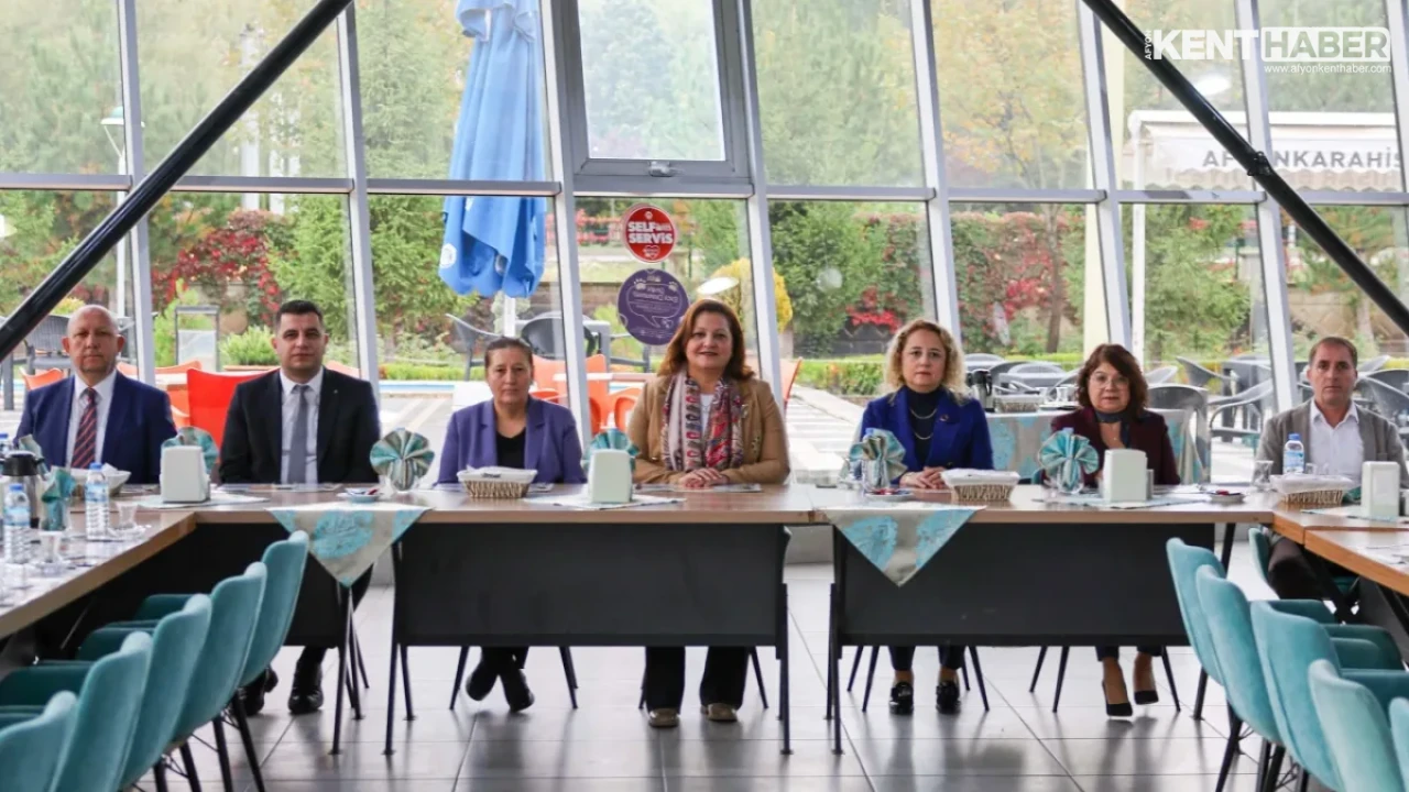 Başkan Burcu Köksal Muhtarlar Günü Programında Mahallelerin İhtiyaçlarını Değerlendirdi