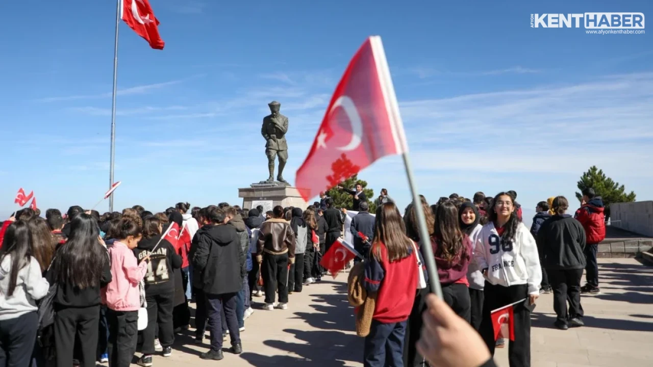 Afyonkarahisar Belediyesi'nden Öğrenciler İçin Zaferin İzinde Kocatepe Ziyareti - Detay Görsel 2