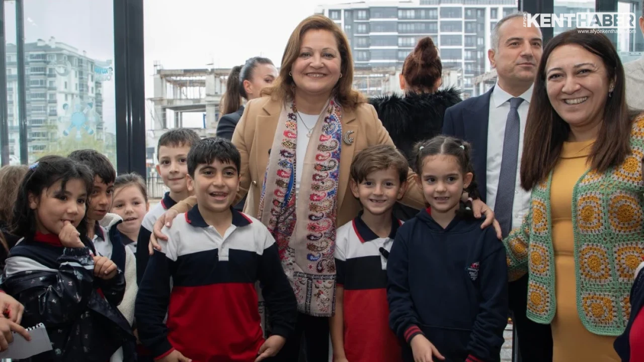 Afyonkarahisar Belediye Başkanı Burcu Köksal’dan Sınıf Başkanı Bulut Taş’a Sürpriz Ziyaret - Detay Görsel 1
