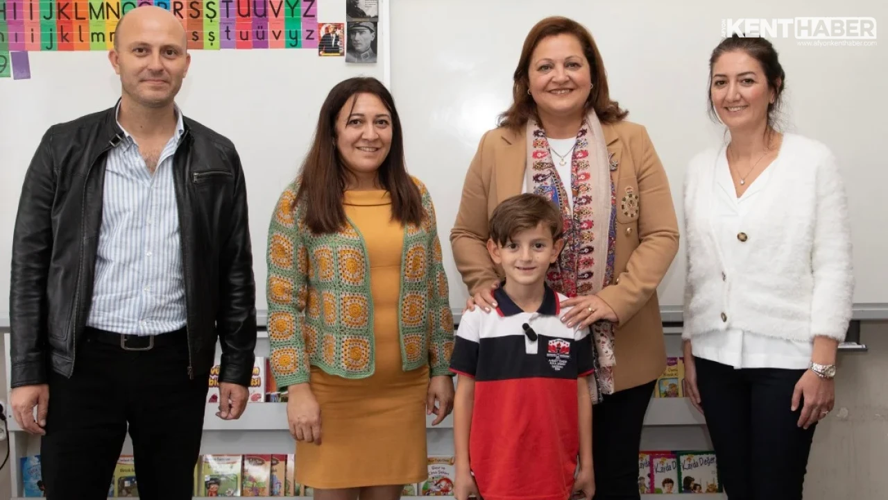 Afyonkarahisar Belediye Başkanı Burcu Köksal’dan Sınıf Başkanı Bulut Taş’a Sürpriz Ziyaret - Detay Görsel 3