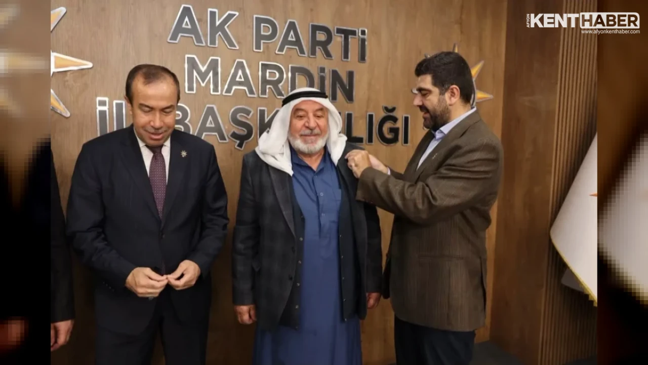 Mardin’de AK Parti’ye Dikkat Çeken Katılım: 11 Köklü Aileye Rozetleri Törenle Takıldı
