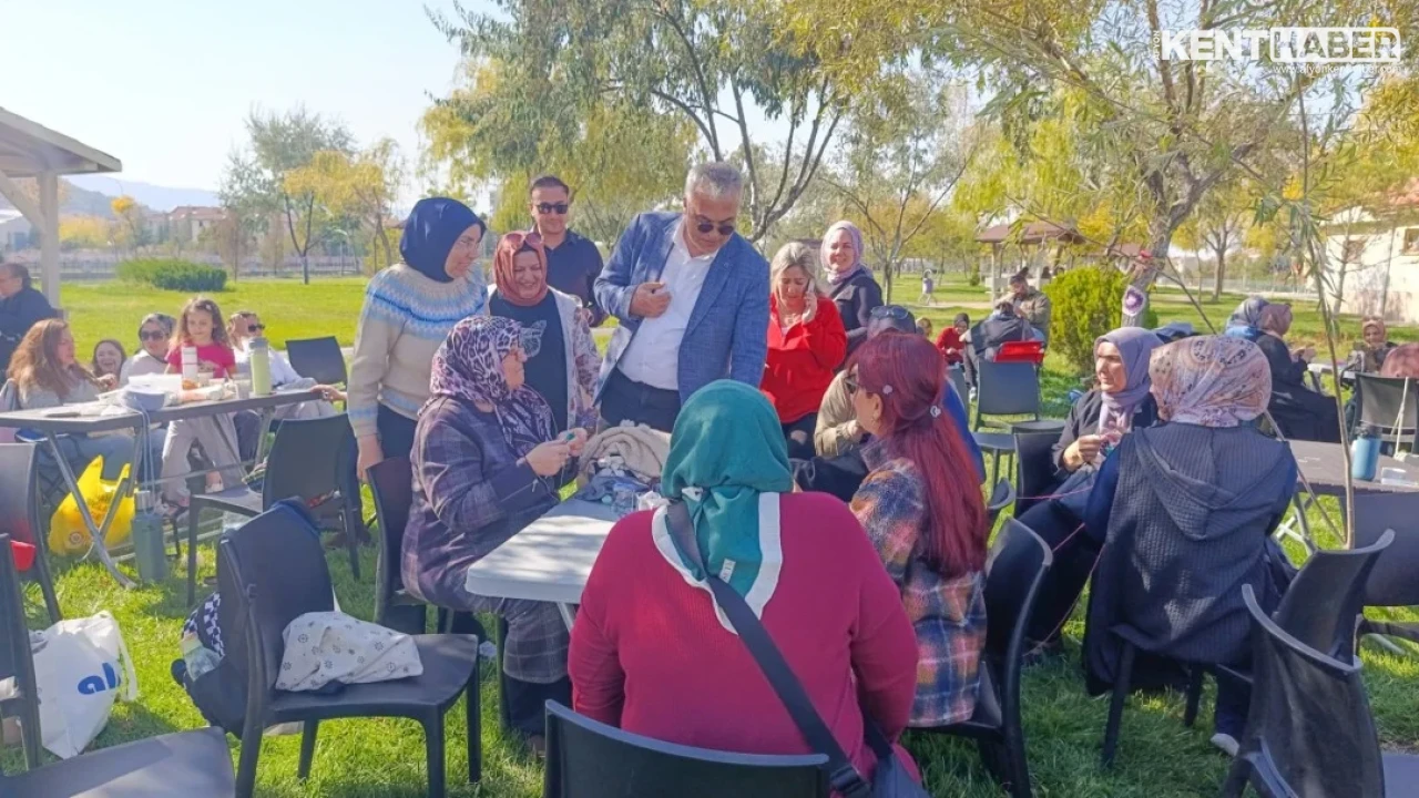 Afyonkarahisar Akarçay Kültür Parkı'nda Dayanışma ve Örgü Buluşması Gerçekleşti - Detay Görsel 2
