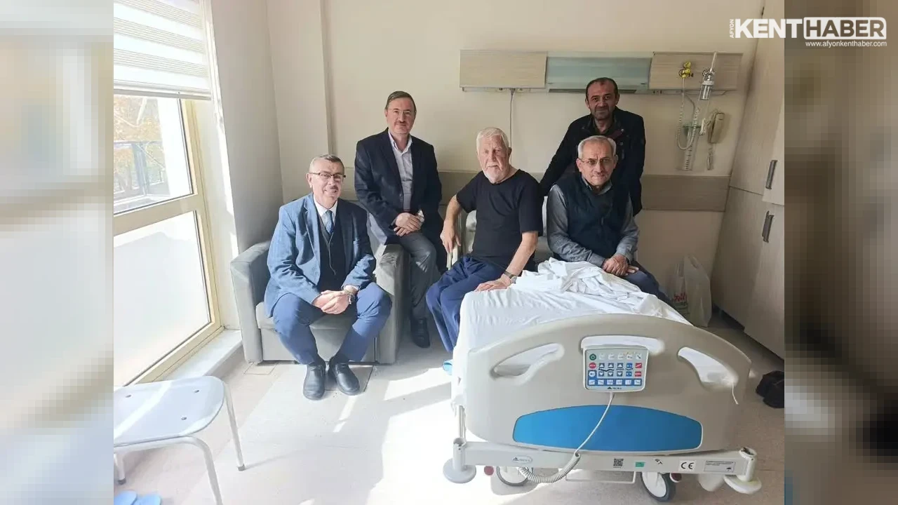 Uşak İl Müftüsü Mesut Harmancı’dan Eski Müftü Eyüp Baldemir’e Hastanede Ziyaret