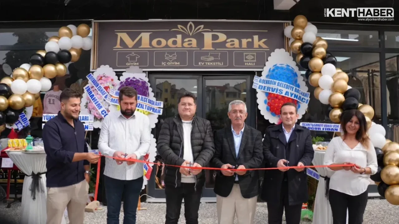 Bolvadin’de Moda Park Giyim ve Ev Tekstili Mağazası Törenle Hizmete Açıldı