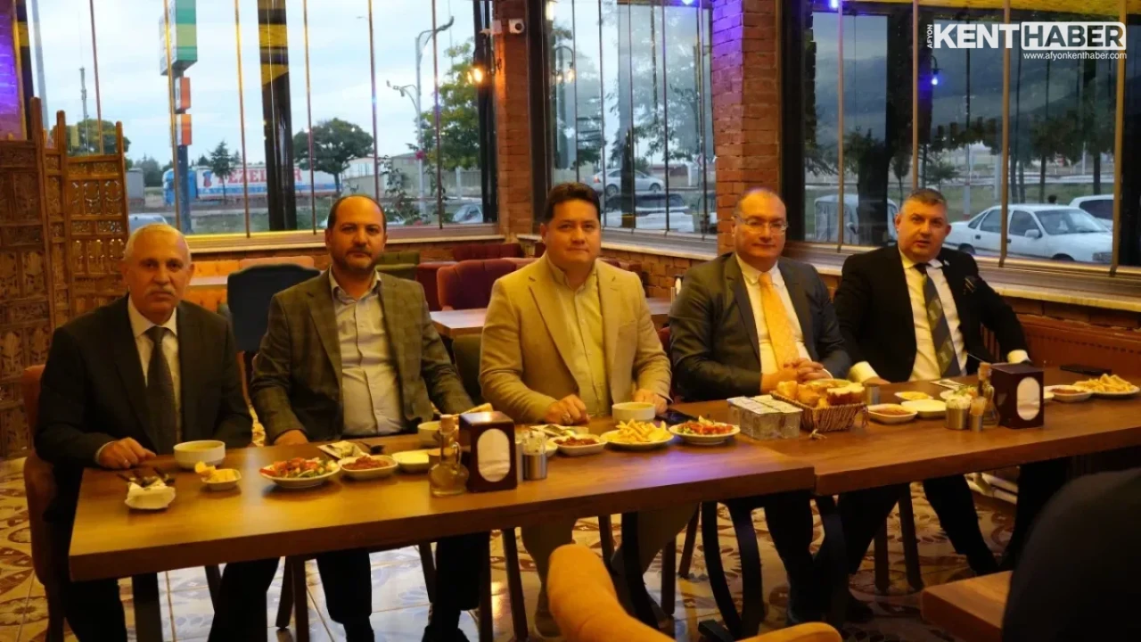 Bolvadin'de Vefa Gecesi: Yazı İşleri Müdürü Hasan Türkmen Emekliliğe Ayrıldı - Detay Görsel 1