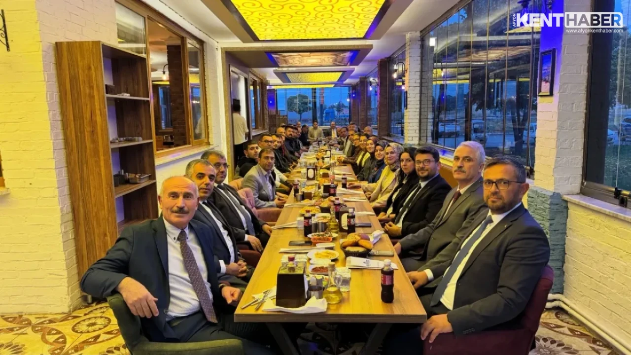 Bolvadin'de Vefa Gecesi: Yazı İşleri Müdürü Hasan Türkmen Emekliliğe Ayrıldı - Detay Görsel 2