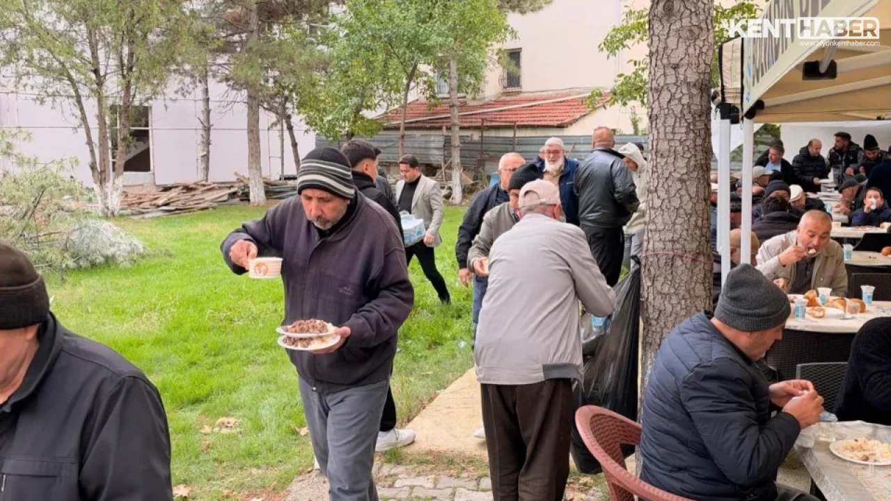 Bolvadin Belediye Başkanı Derviş Aynacı Merhum Esnaf İbrahim Akkuş'un Mevlid Programına Katıldı - Detay Görsel 2