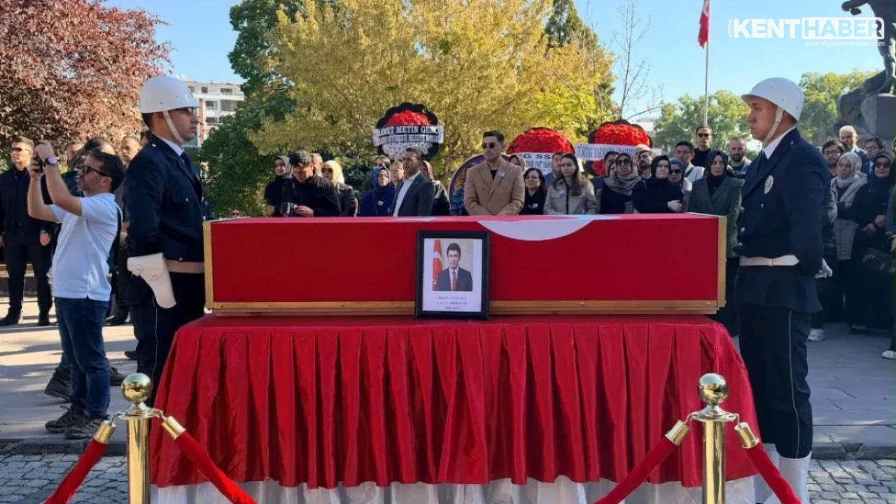 Bolvadin Belediye Başkanı Derviş Aynacı Vefat Eden Vali Yardımcısı İhsan Ayrancı’nın Cenaze Törenine Katıldı
