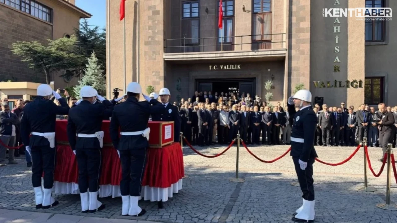 Bolvadin Belediye Başkanı Derviş Aynacı Vefat Eden Vali Yardımcısı İhsan Ayrancı'nın Cenaze Törenine Katıldı - Detay Görsel 1