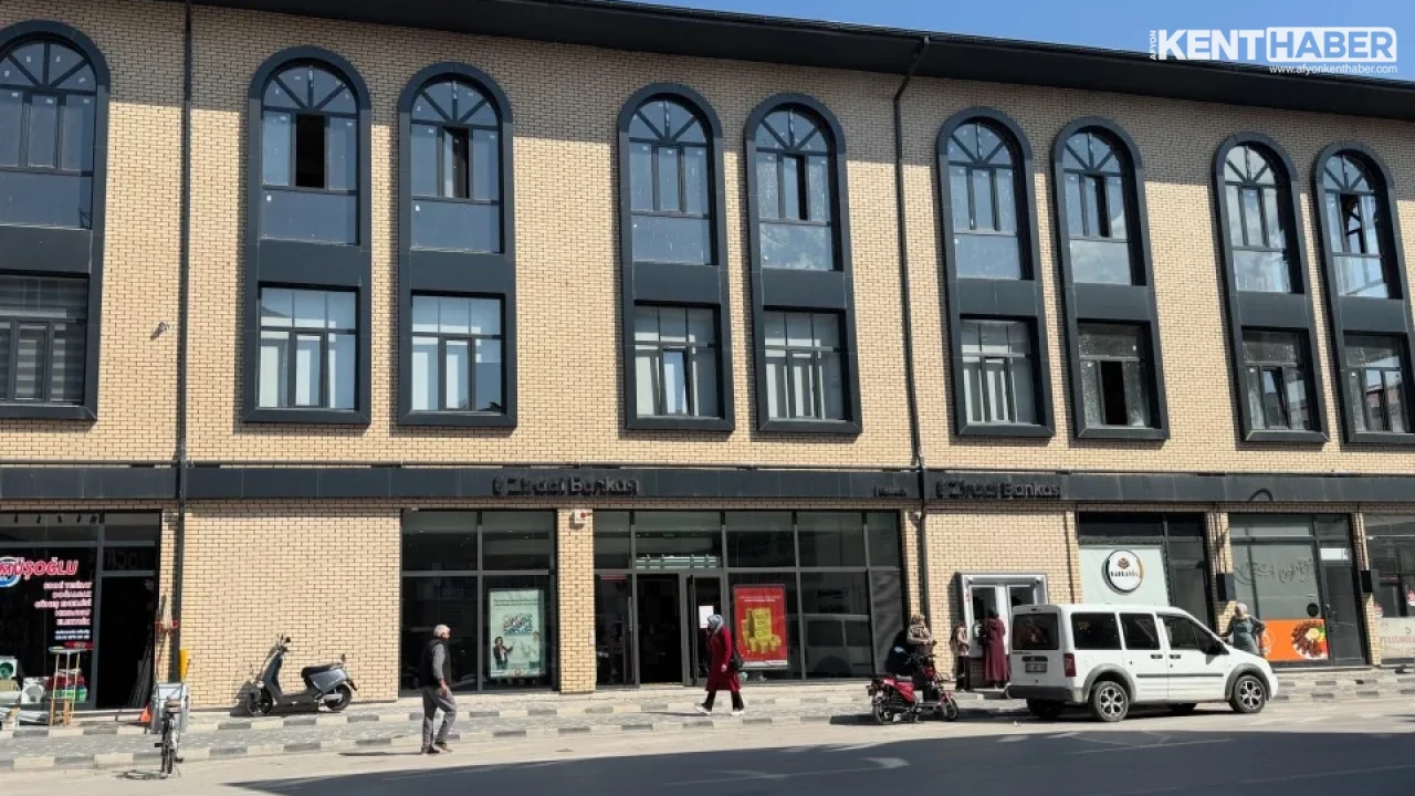Bolvadin Belediye Başkanı Derviş Aynacı'dan Ziraat Bankası Yeni Şubesine Hayırlı Olsun Ziyareti - Detay Görsel 3
