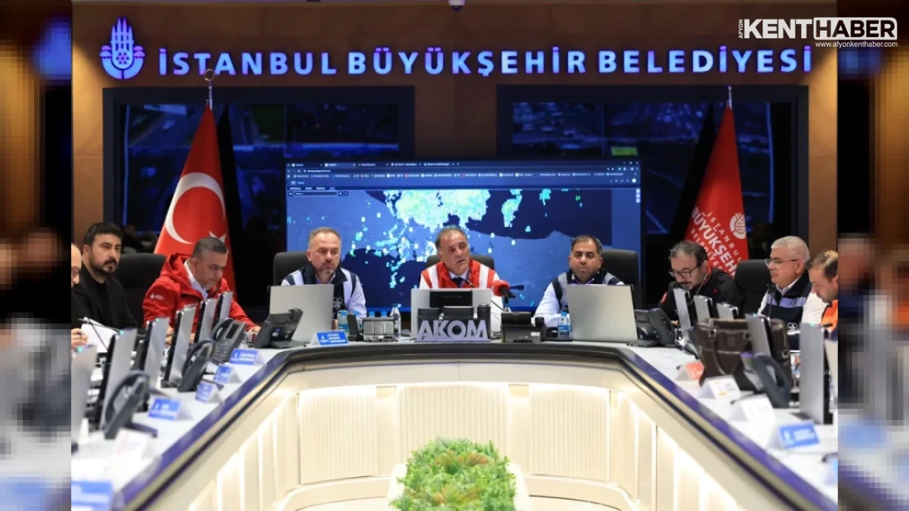 İBB’den İstanbul İçin Korkutan Fırtına Uyarısı: Zorunlu Olmadıkça Asla Dışarı Çıkmayın