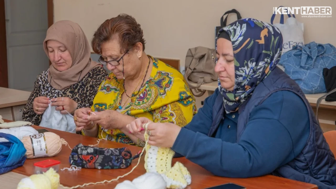 Afyonkarahisar Belediyesi Bilgi Evleri Kurslarıyla Kadınları Üretime Teşvik Ediyor - Detay Görsel 3