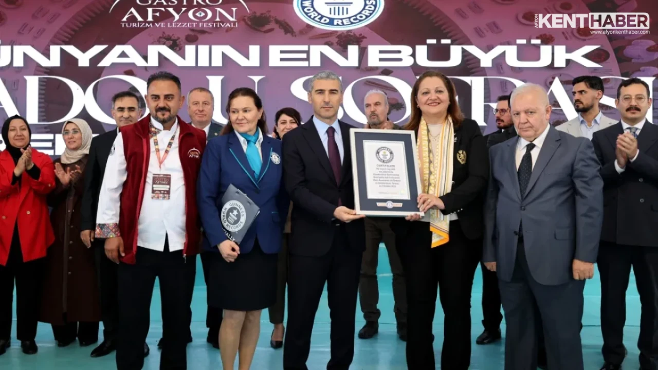 Gastro Afyon Festivali’nde Guinness Rekoru: 247 Metrelik Anadolu Sofrası Üçüncü Kez Tescillendi