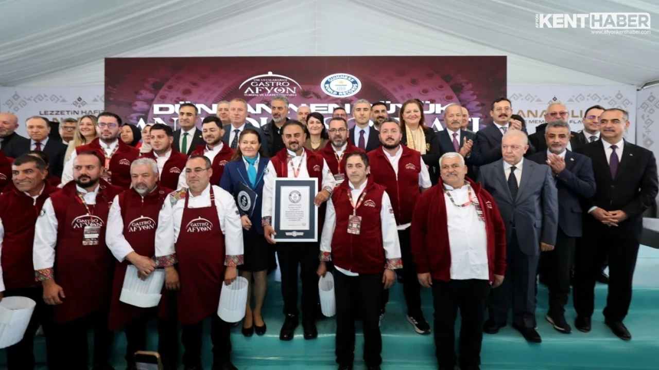 Gastro Afyon Festivali'nde Guinness Rekoru: 247 Metrelik Anadolu Sofrası Üçüncü Kez Tescillendi - Detay Görsel 3